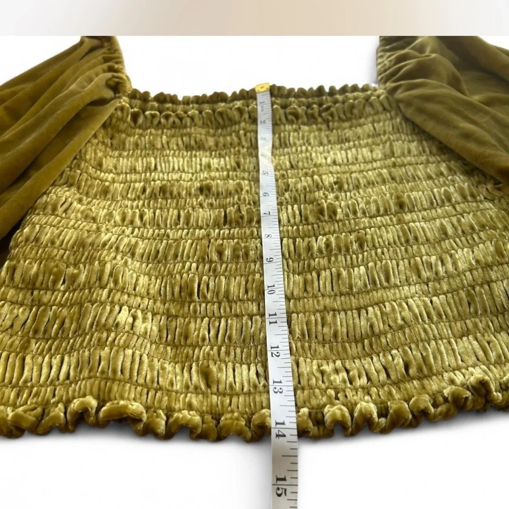 by |Anthropologiel Velvet Puff Sleeved Smocked Blouse Gold NWT Woman’s Large - Picture 7 of 9